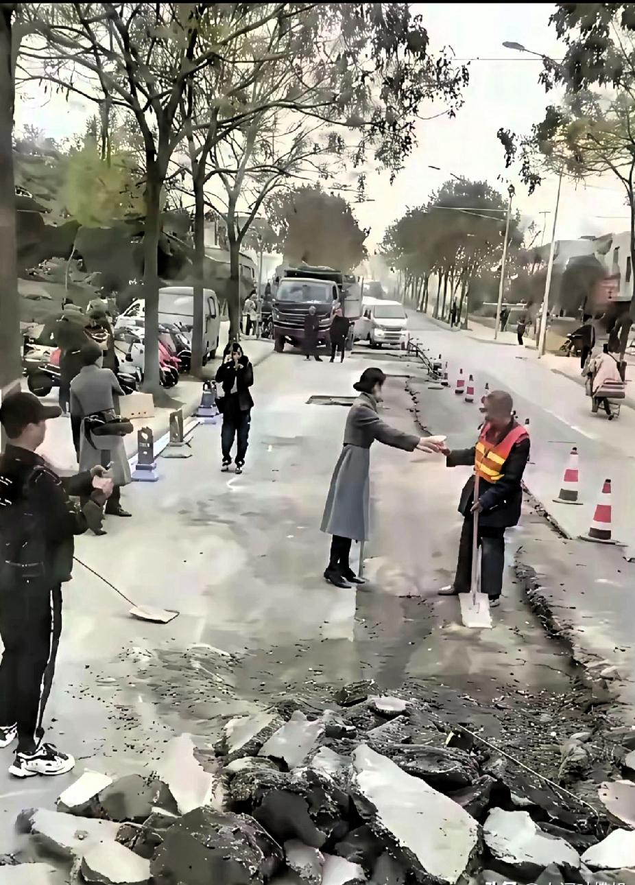 感动吗大爷？大爷：“没感觉”！
这种照片，必须感动全世界，拿国际大奖。
让人感动