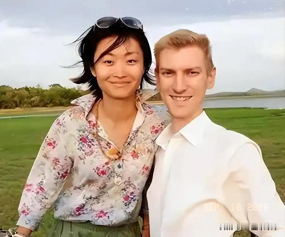 敬一丹的女婿尼克，
没有出现在告别式上，
真的是被骂惨了，被指责没人情太冷漠。