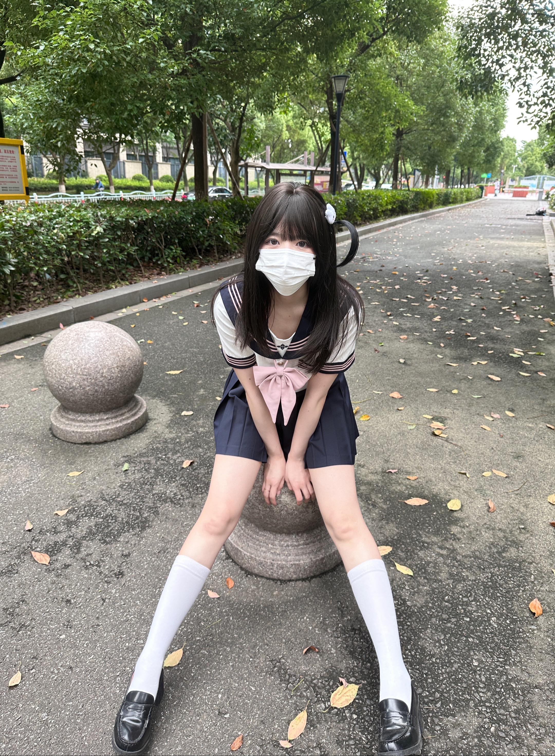 跟我吵架解决不了任何问题 但你夸我试试。