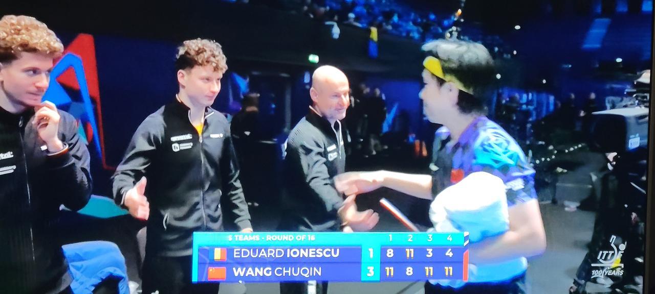 随着头哥3:1击败罗马尼亚一单，中国队大比分3:1战胜对手，晋级八强！
头哥稳拿