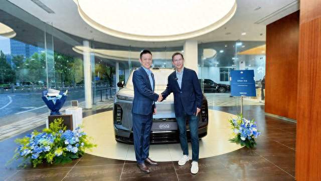 财经作家吴晓波成为蔚来ES9车主