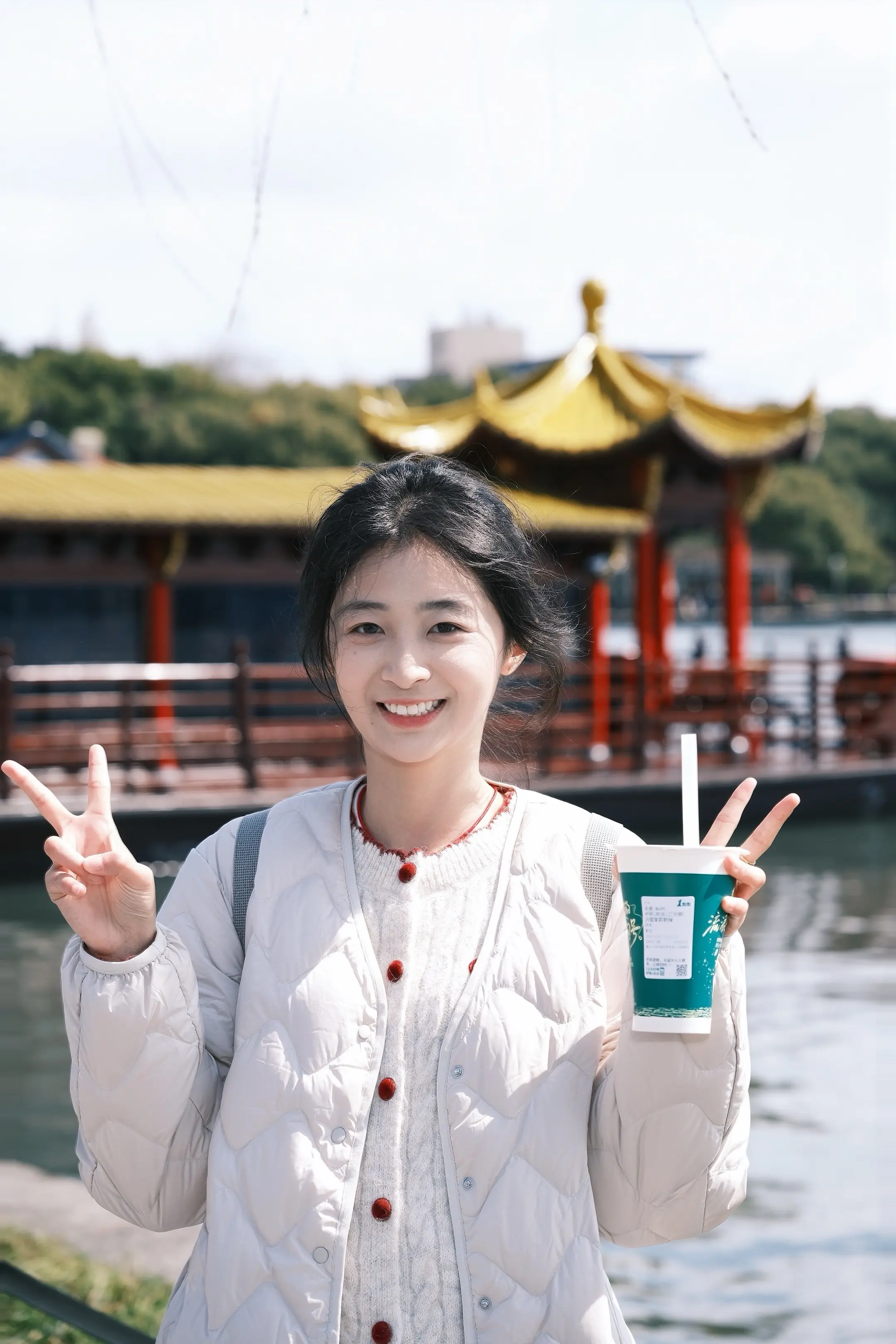 我本愿将心单单向月明。