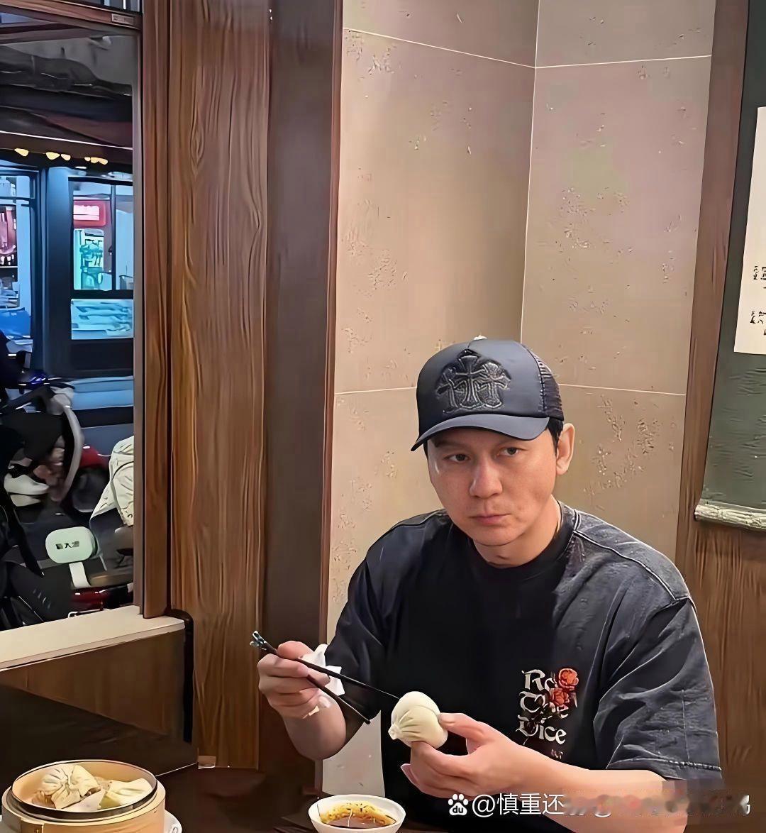 都说李晨混得惨，可你知道他在《奔跑吧》撕了十年名牌，不动声色赚了多少钱吗？ 巅峰