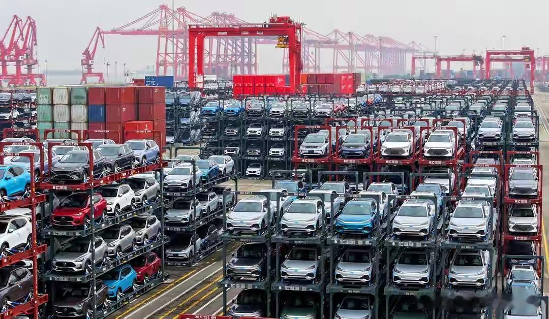 彼时的国货汽车，工艺粗糙、技术薄弱，核心零部件全部依赖进口。很长一段时间里，行业