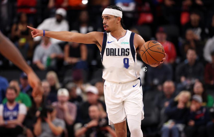 今日NBA常规赛继续进行，独行侠坐镇主场118-108击败热火。独行侠后卫瑞恩·