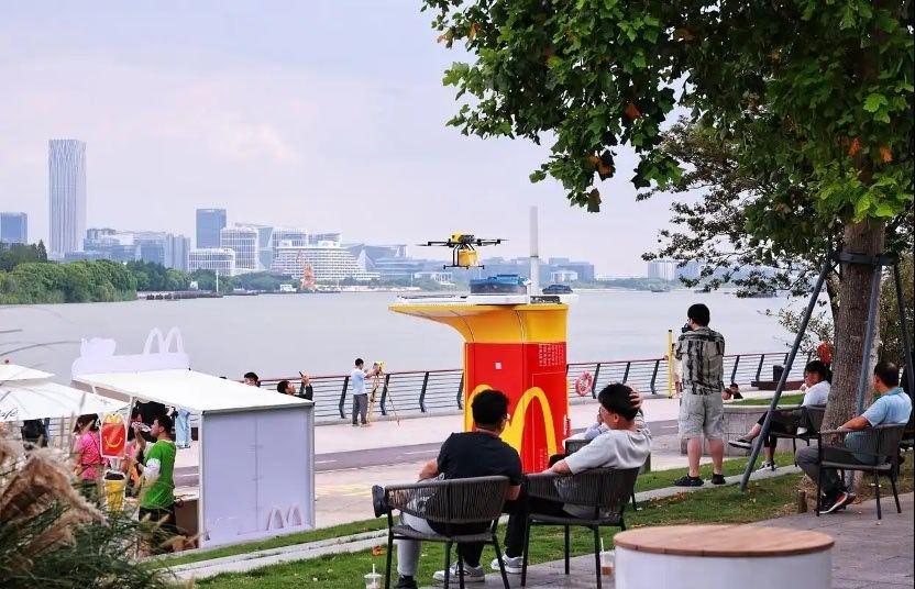 【美团上海低空航网落地】

9月10日，美团无人机上海西岸低空航网正式投入运营。