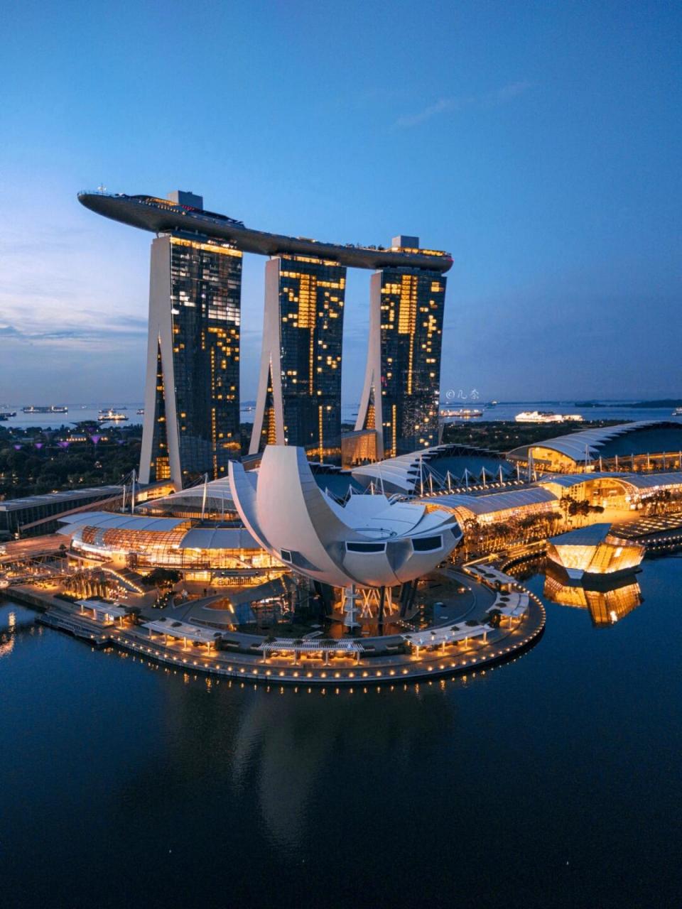 新加坡“暴富”五年，轮到它头疼了
2026年1月3日，星展银行把新加坡全年GDP