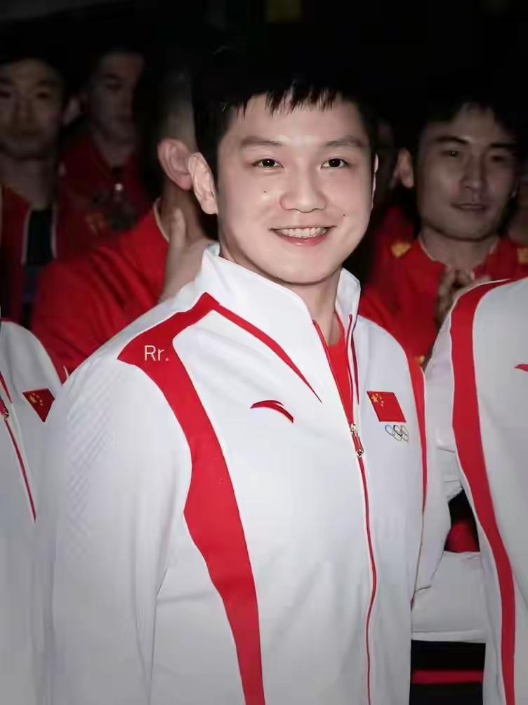 小胖的笑容，
我想很难有人不被
这样的樊振东吸引吧！
樊振东 樊振东奥运资格 樊