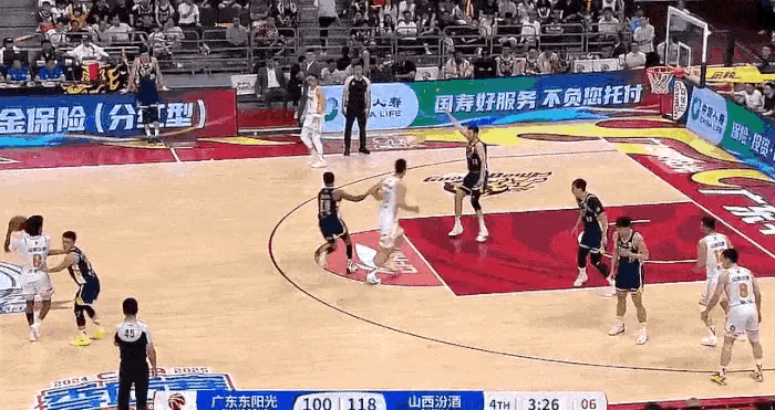 广东男篮虽败犹荣徐杰被换下了 这一次他险些在东莞再次嚣张 他只是差了一点运气[月