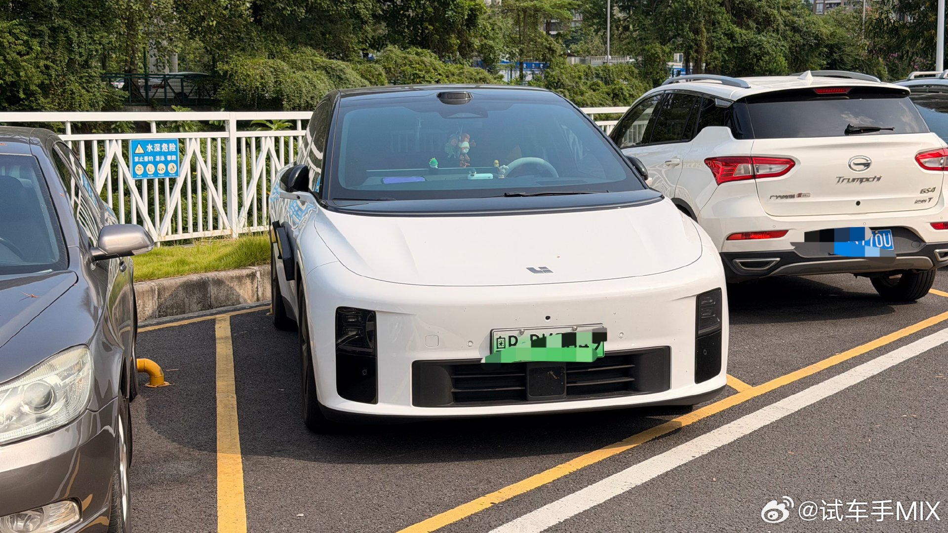 虽然是挺爱惜自己的车，但这样真的挺丑…防开门杀，真是一个千古难题[无聊] ​​​