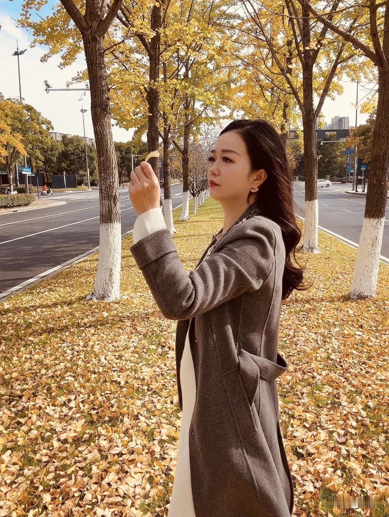 女人最美是气质还是最美的是善良?我觉得气质美丽，但善良是第一位。
美丽能在第一时