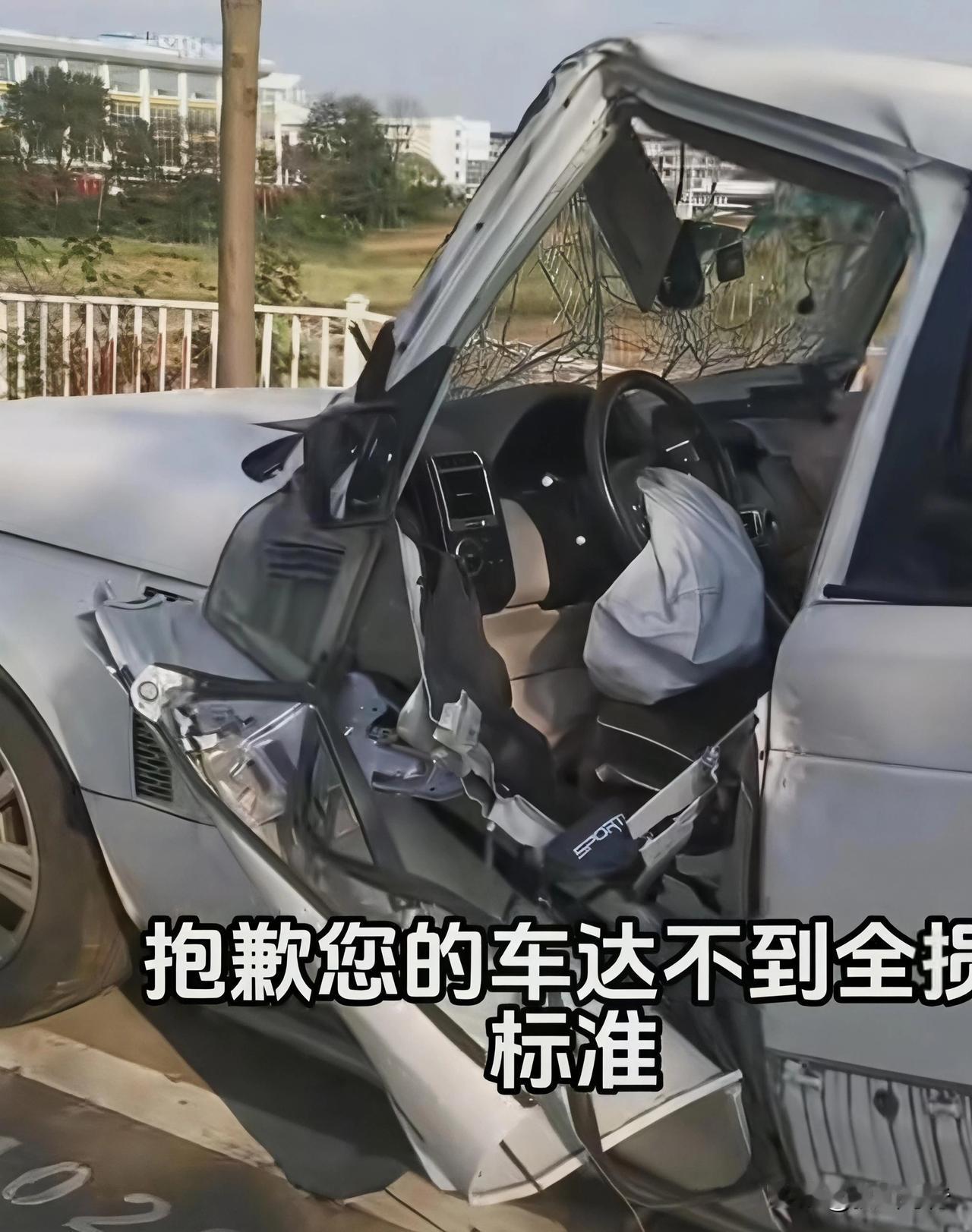 当发生车险理赔时，保险公司理赔员询问“走全损还是维修”时，确实不是一个简单的选择