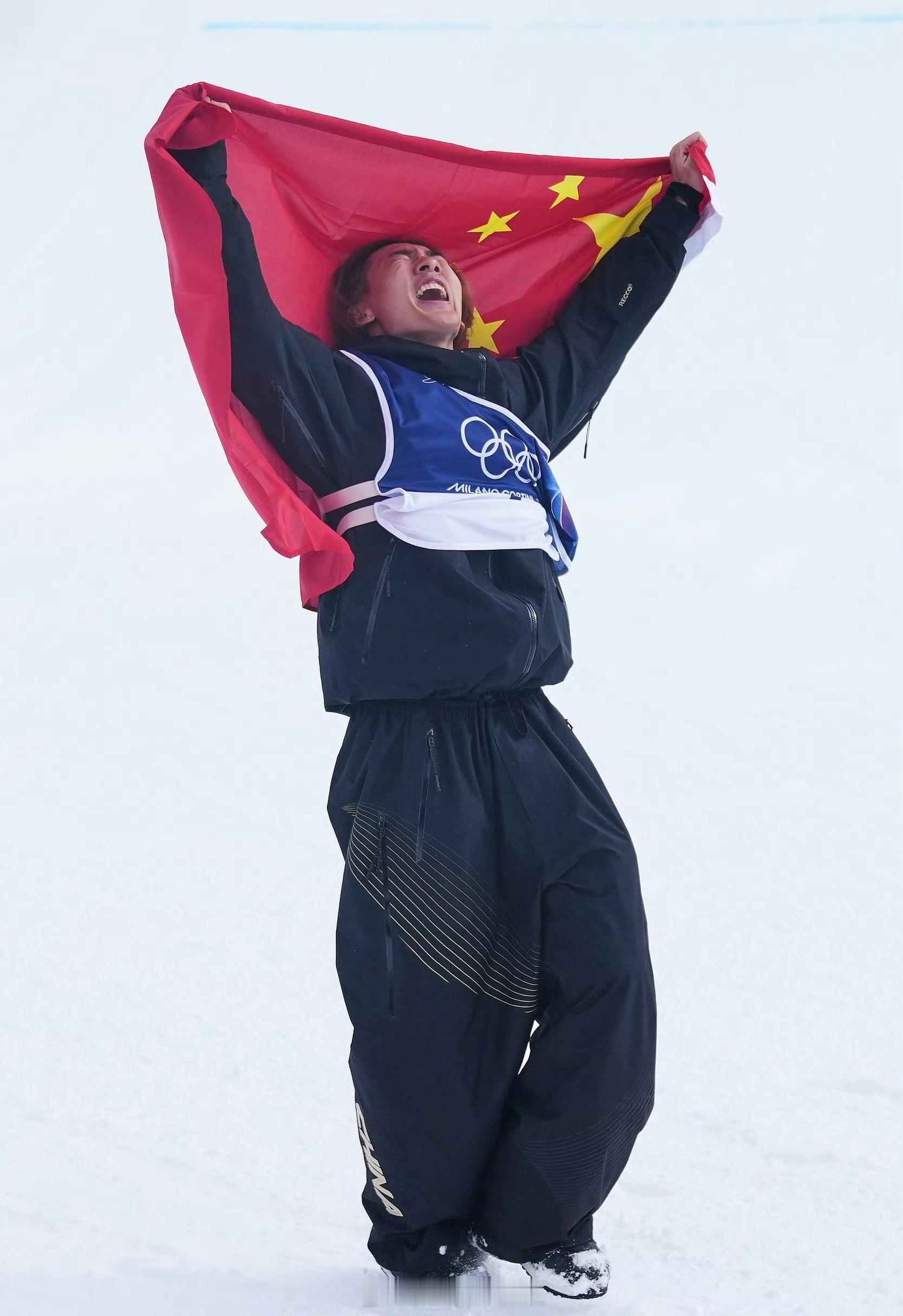 苏翊鸣闭幕式旗手苏翊鸣将担任米兰冬奥会闭幕式中国代表团旗手！当地时间2月22日，