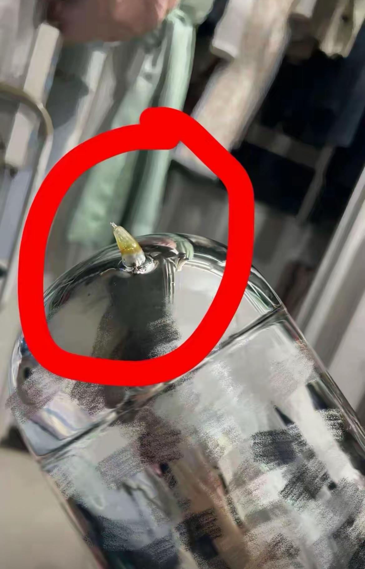 发现暖瓶里有奇怪东西 大家知道这是什么吗？