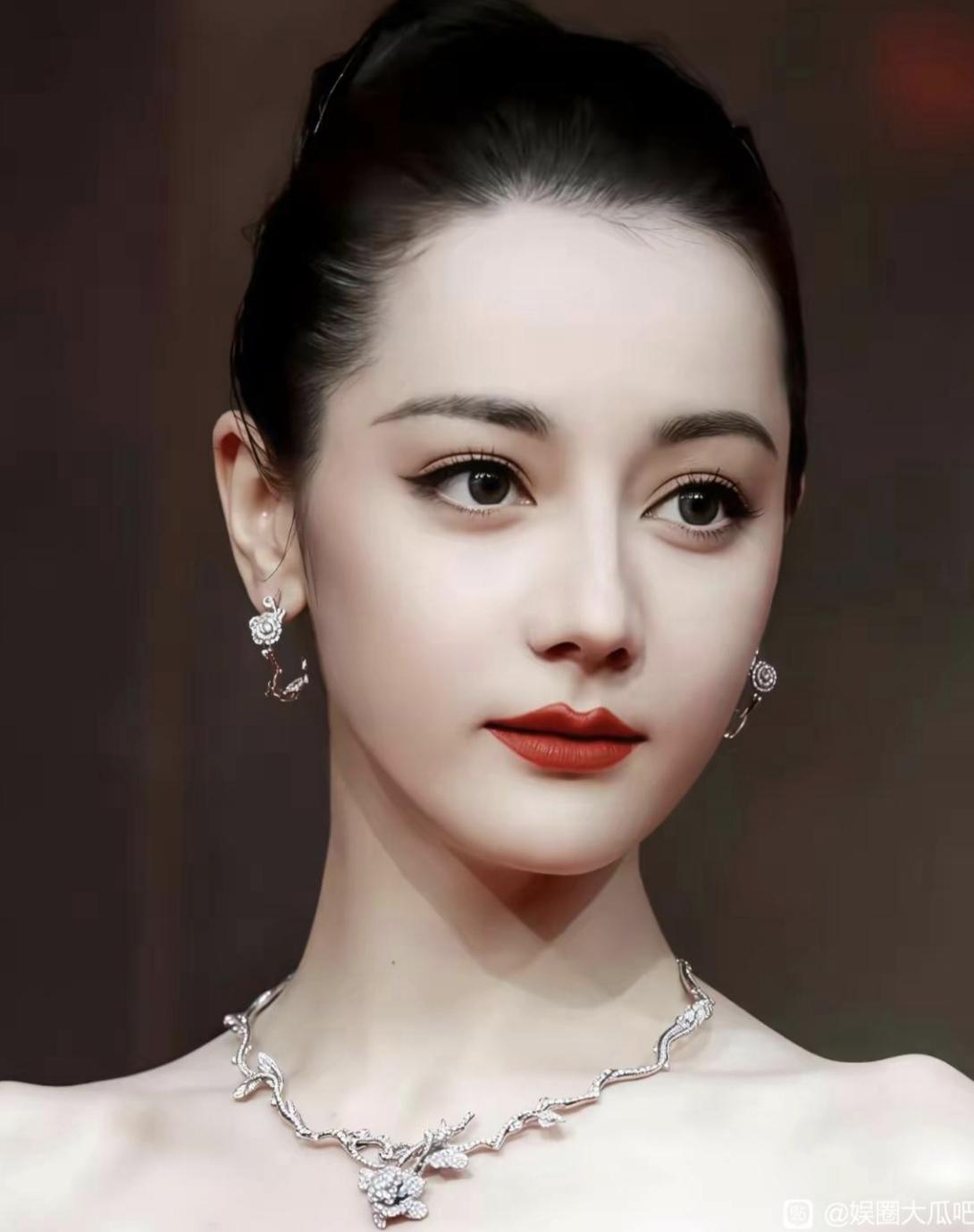 热巴越来越美，把其她几个新疆美女都甩到了身后好几米。