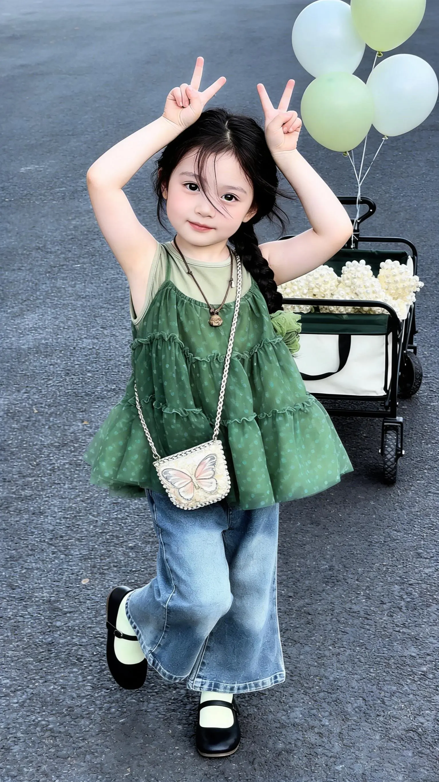 春天遛娃穿搭。 森系叠穿舒适又出片 宝妈必入！清新绿纱+牛仔，颜值与实穿并存