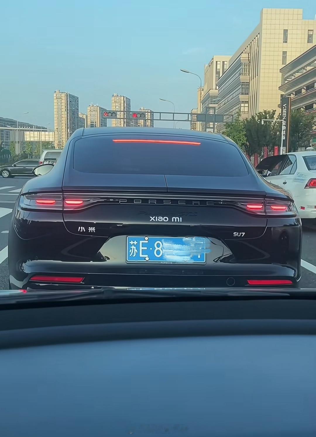 倒反天罡，快看保时捷模仿小米了[doge] 