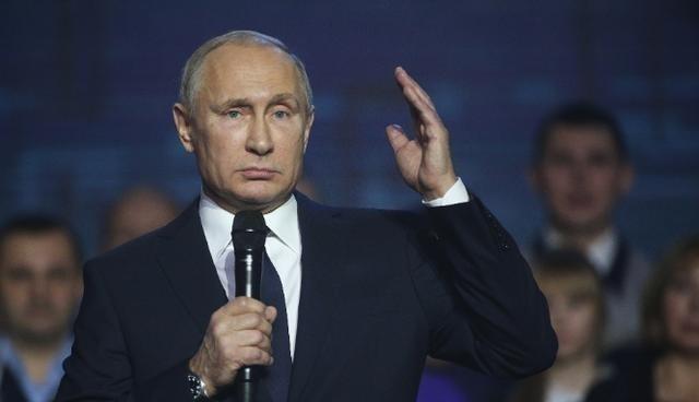 普京就扔了一句话，全世界的空气都安静了。他说，美国的“战斧”导弹要是敢碰俄罗斯一