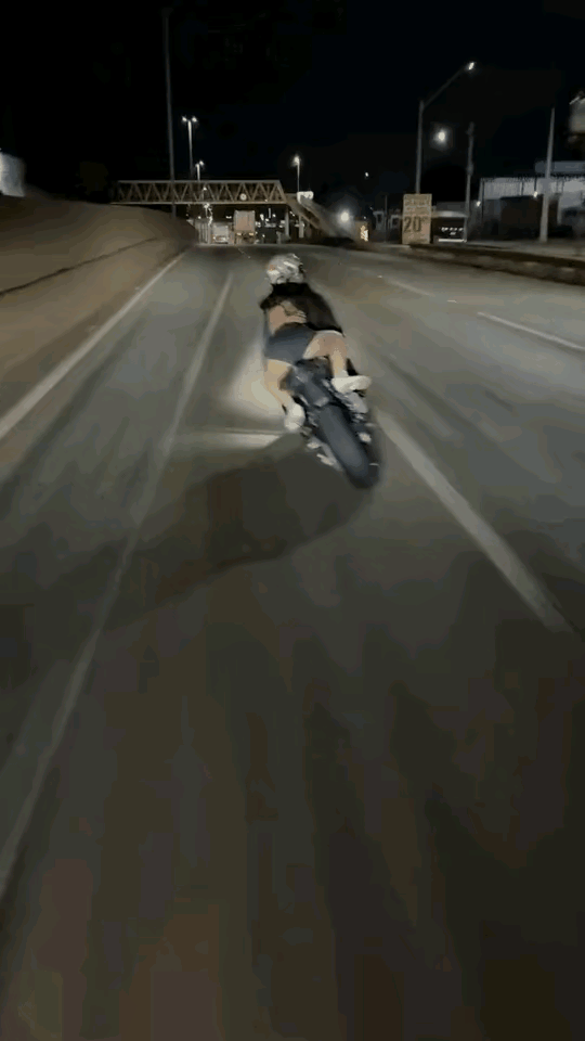 怎么办？要是发现自己女儿就坐这车上，父母该如何劝说？