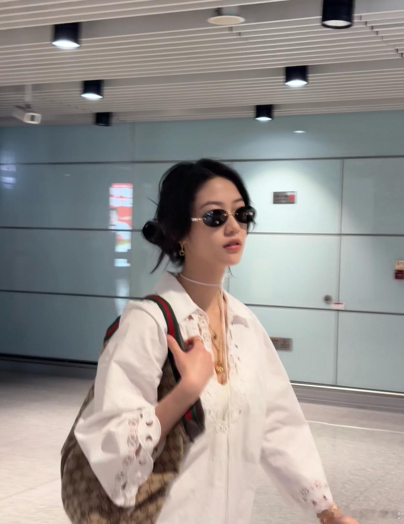 涵之越来越有气质了 