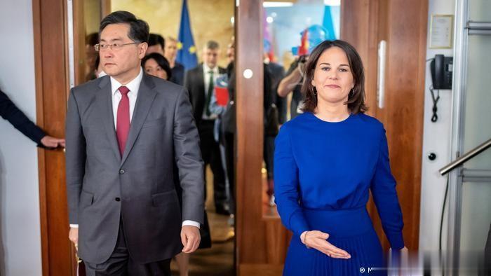 秦刚赞赏德方、欧方不搞对华脱钩的表态  但是要“去风险”  
因为中国是机遇不是