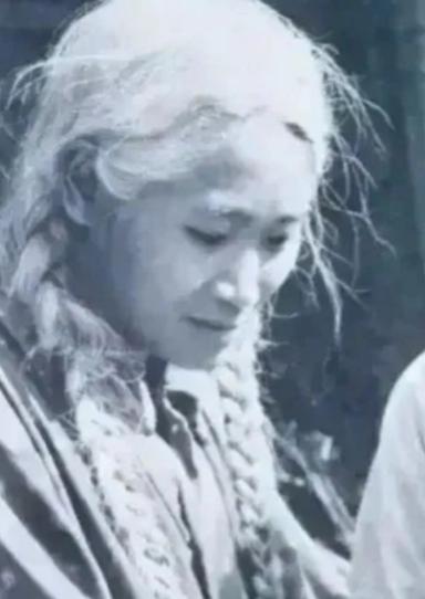 怪不得地主老财一定要得到“白毛女”，这是年近40岁的“白毛女”原型罗昌秀的真实照