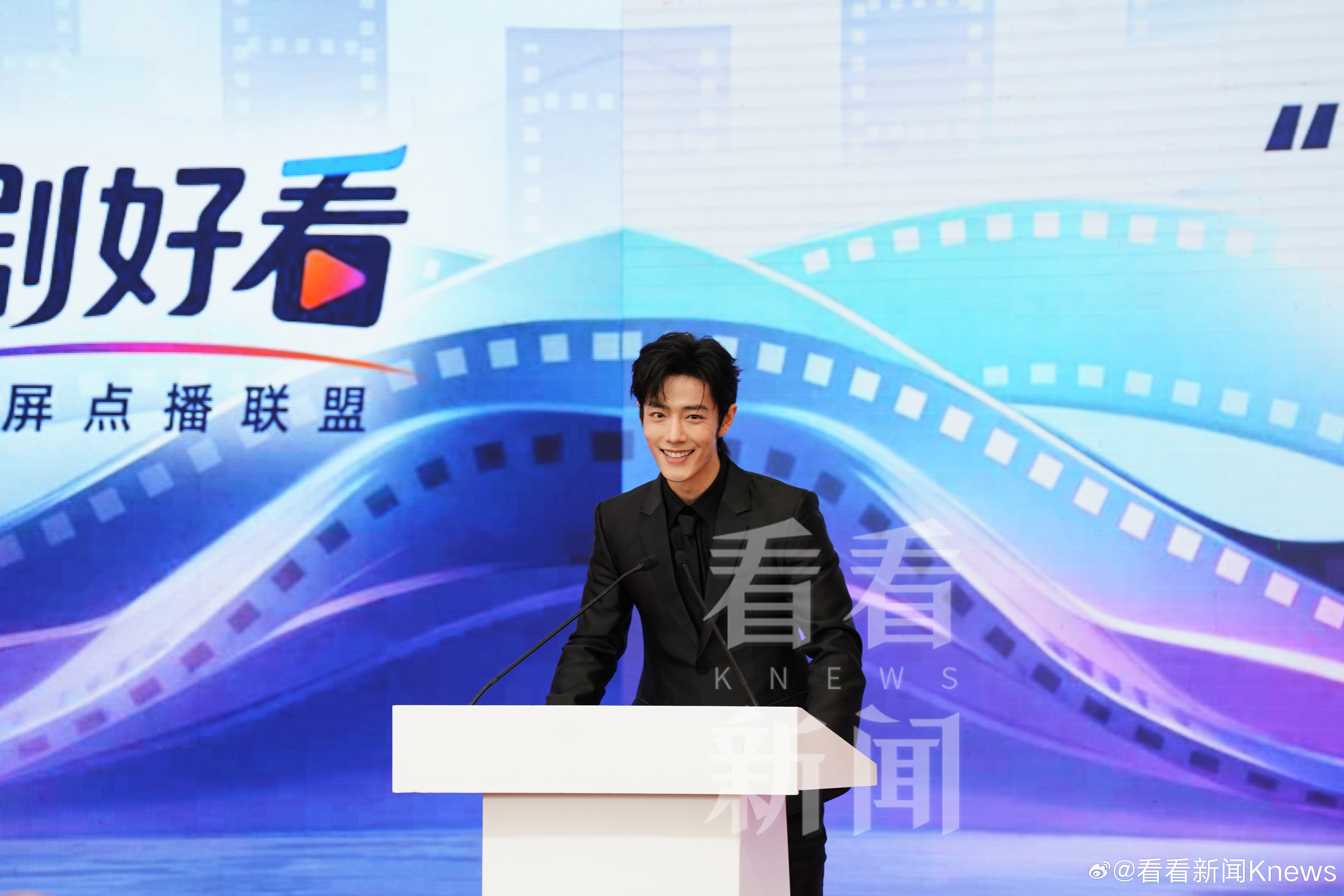 【粉丝福利又来了！#肖战现场直拍壁纸级别#】#肖战状态松弛从容#  今天（6月2