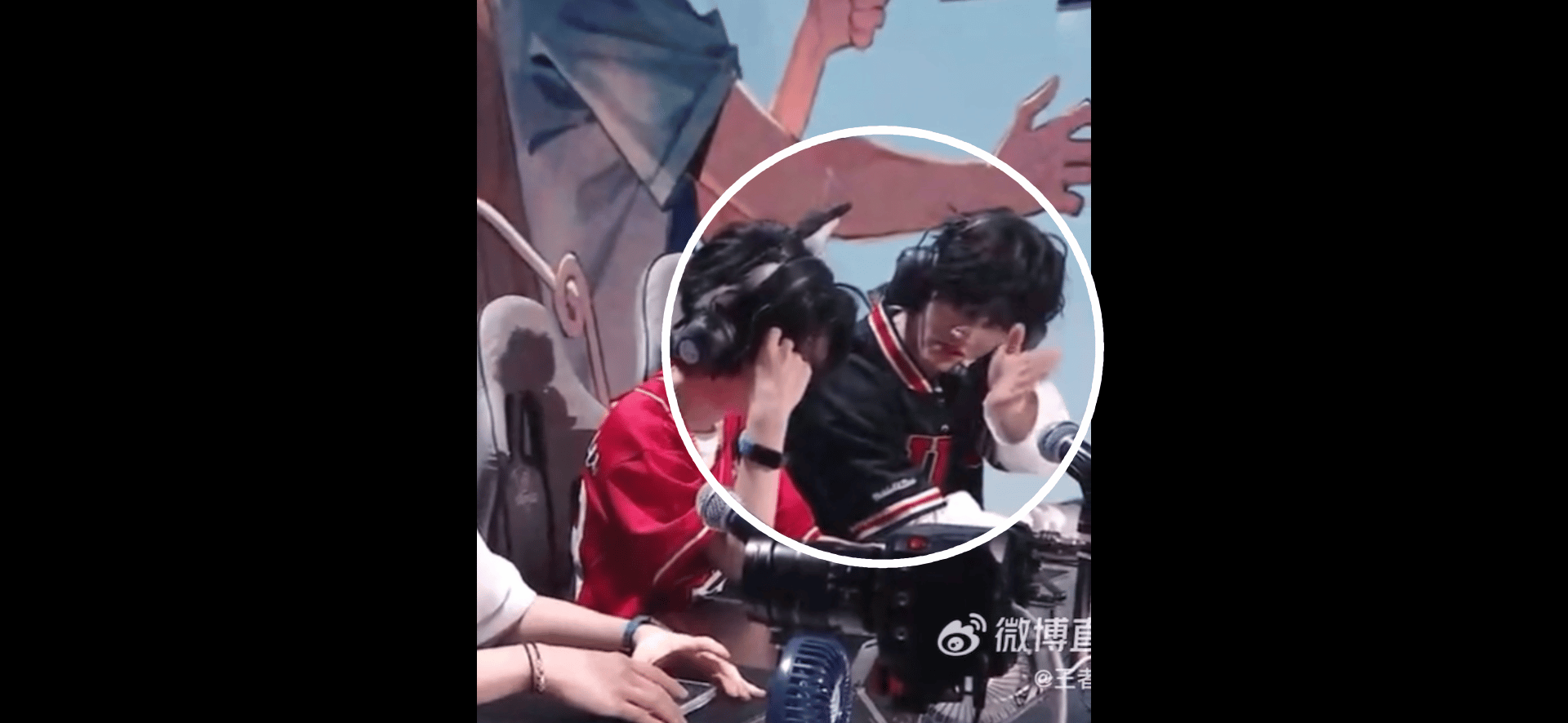 萌翻、邓佳鑫单手擦玻璃唤醒昭珏中👋👋 