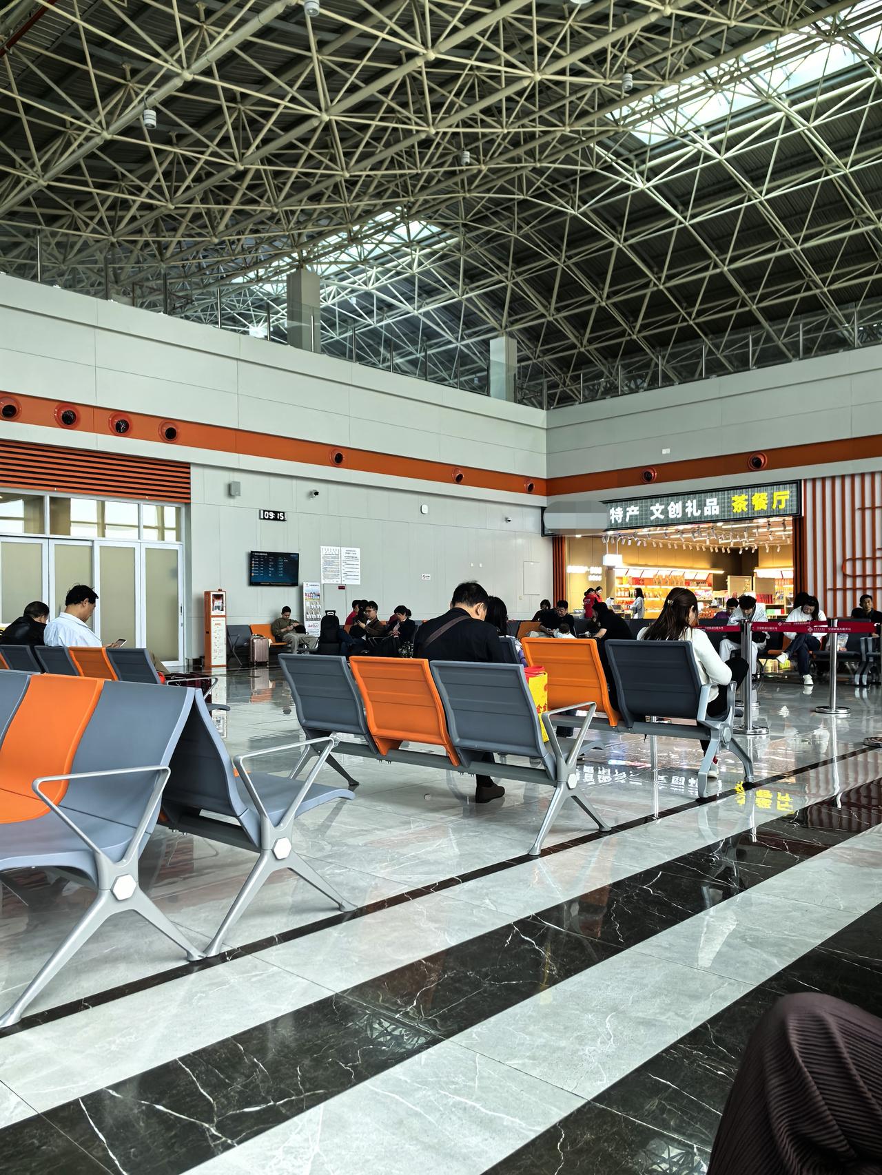 记录我的2026小机场就是好，安检托运几分钟就搞定了！哈哈哈……