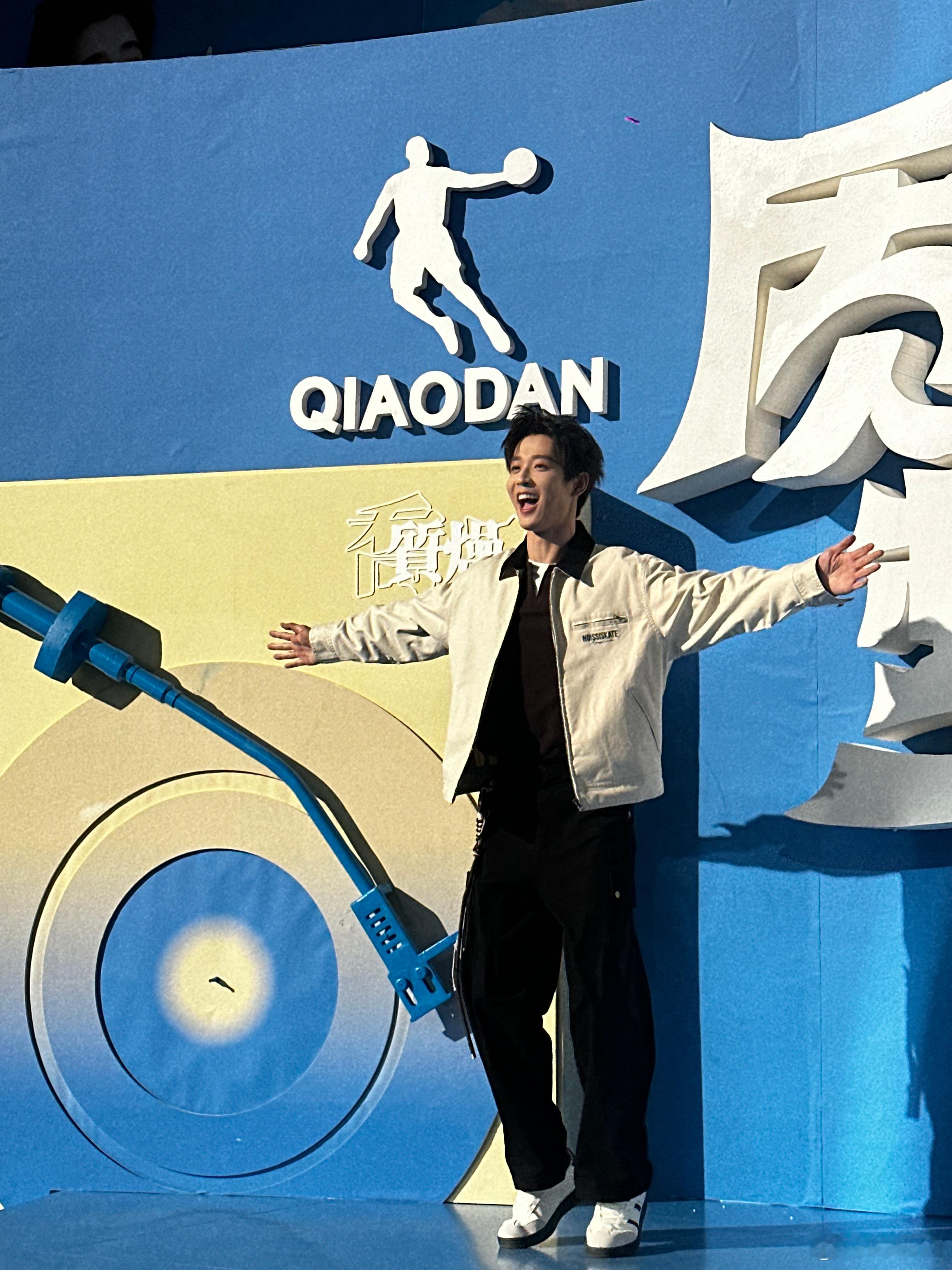 吴宇恒线下活动生图状态 救命！吴宇恒这生图状态也太好了吧，粉丝手机直出都像精修图