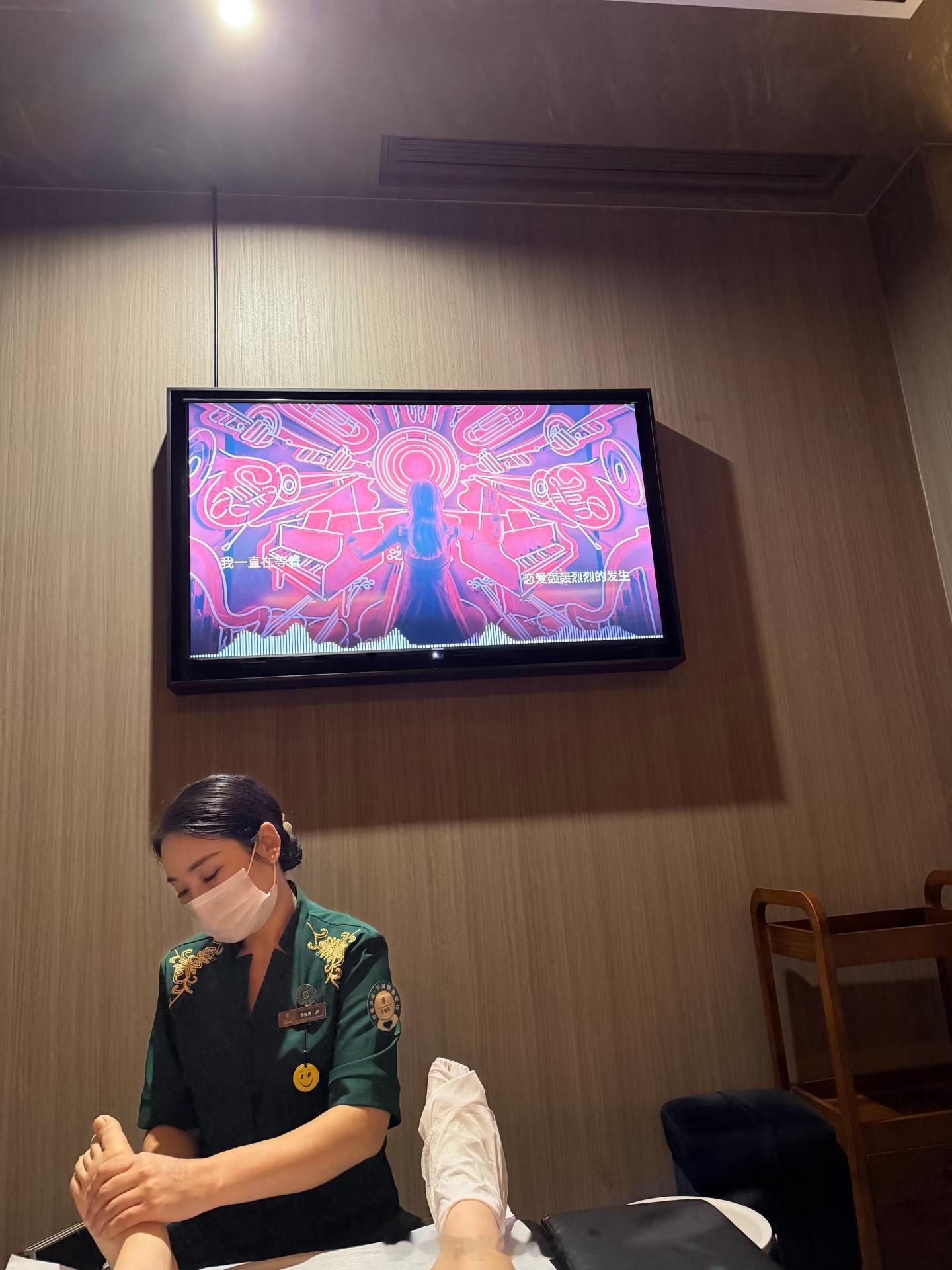 男子会所按摩睡着遭技师侵犯已立案我只去过一次，有心理阴影就再也没去过了去按脚，按