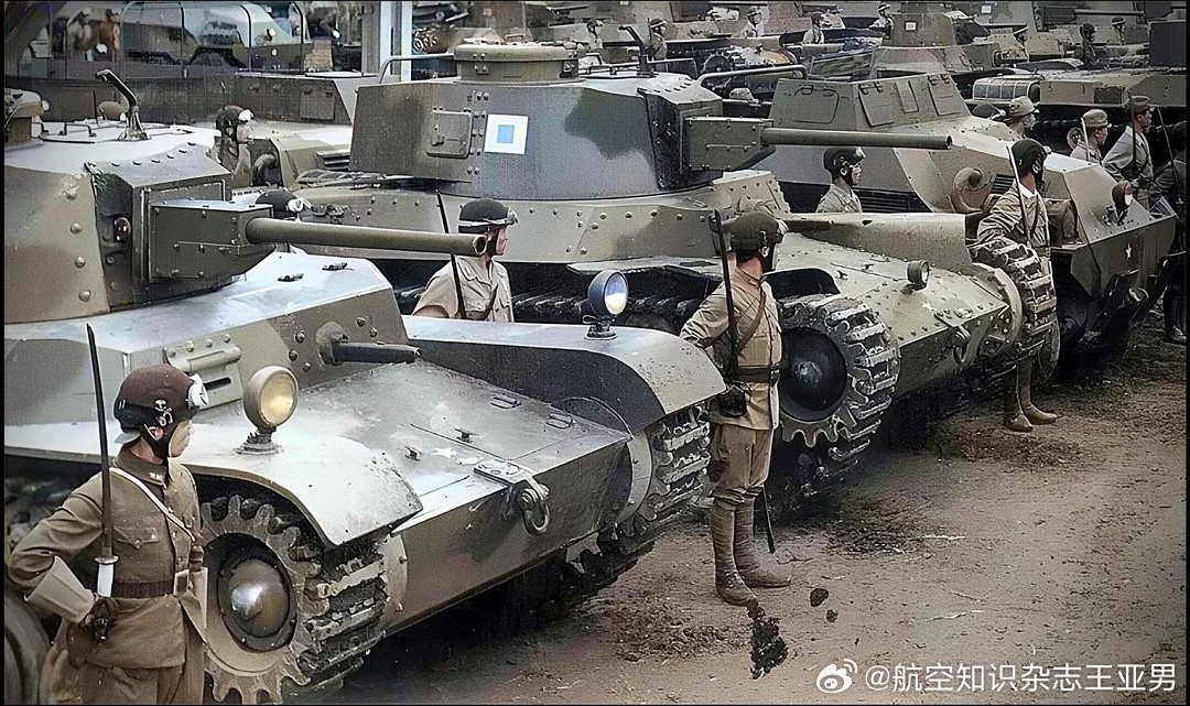 这么整齐的队列并不是阅兵式，对于日本军队，这种队列可能出现在很多场合，甚至是投降