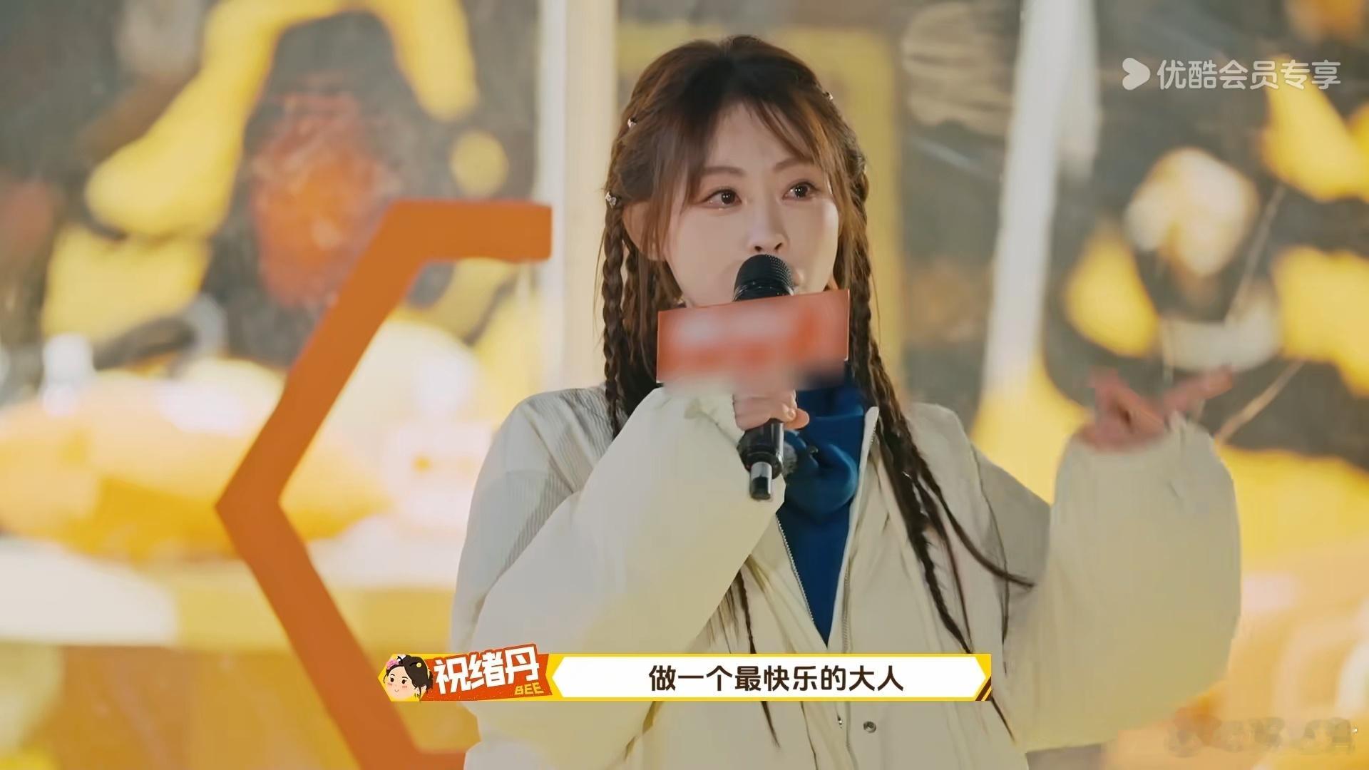 祝绪丹一亲嘴家里盆都端冒烟了周五晚高疯 本来好好的合家欢追剧，一到吻戏瞬间安静，