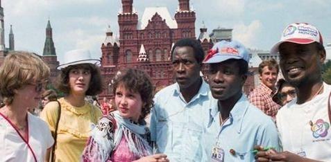 有人问俄罗斯为什么几乎没有黑人？俄罗斯人民回答称：我们国家拒绝任何一个黑人，这不