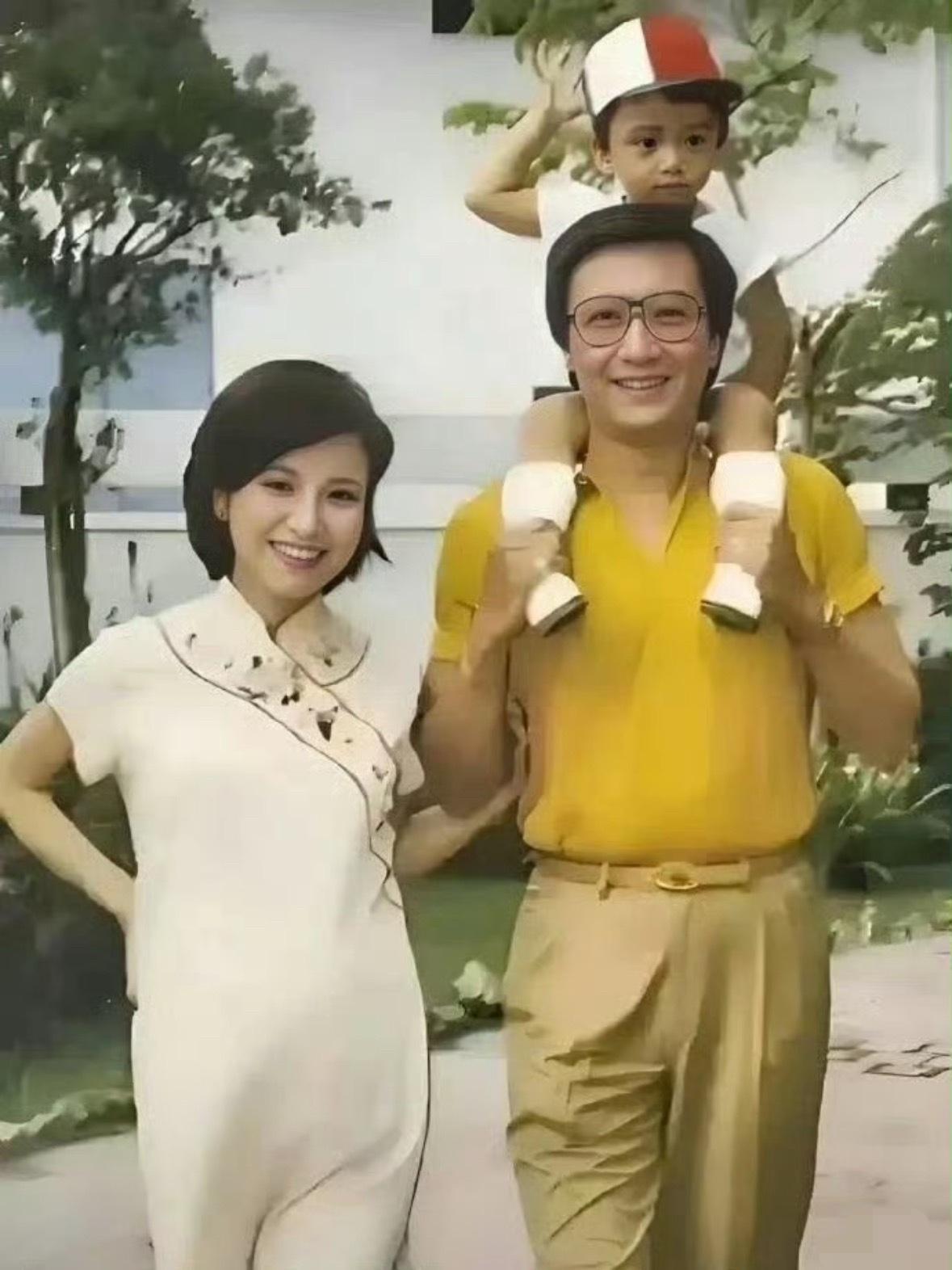 谢霆锋是不是恋母？感觉王菲和他妈妈年轻的时候好像……谢霆锋全家照 谢贤全家