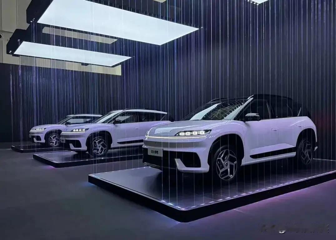 看“防护配置”：9个安全气囊不是摆设，覆盖全场景风险

2.1气囊布局：从“前排