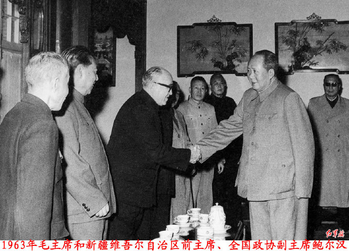 毛年谱  1963年11月17日，第二届全国人民代表大会第四次会议在北京举行。会