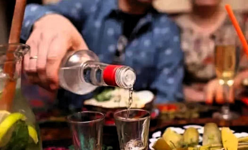 必须严惩！山东平度，50多岁的村支书喝了2两白酒后，溜达到16岁女孩家中，将女孩