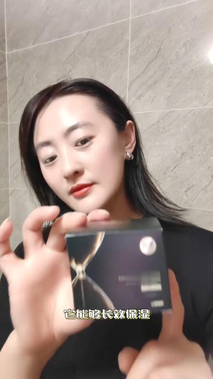 这是一款可以让你年轻十岁的神奇面霜：悦蕾抗皱紧致奢宠面霜。人称悦蕾奢宠面霜，它能