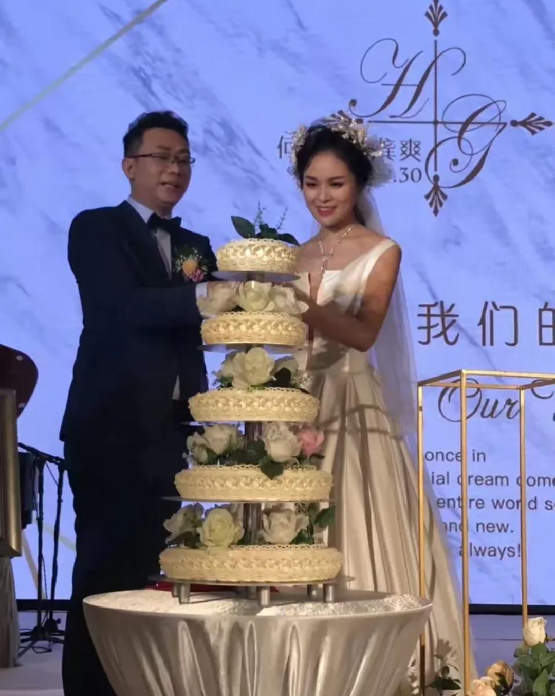 37岁去世的女高音歌唱家龚爽的丈夫也是艺术从业者，是一位钢琴艺术指导，两人颜值上