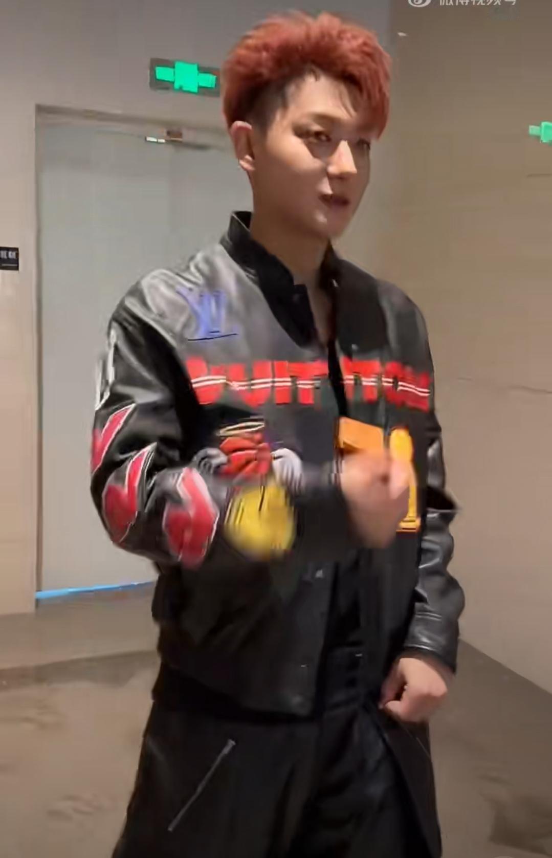 黄子韬婚后首档综艺路透一出来直接戳中期待值！新综《宇宙闪烁请注意》路透里状态拉满