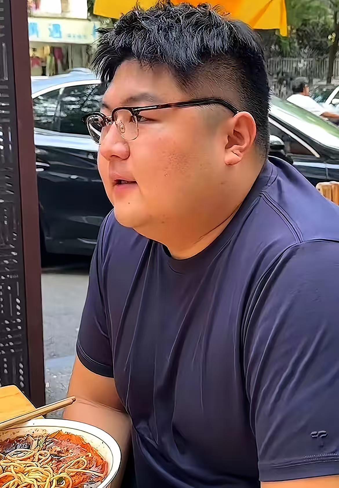 猴哥说车惨到家了！

不是离婚闹的，是被老兄弟追着要债！

而且是 300 万，