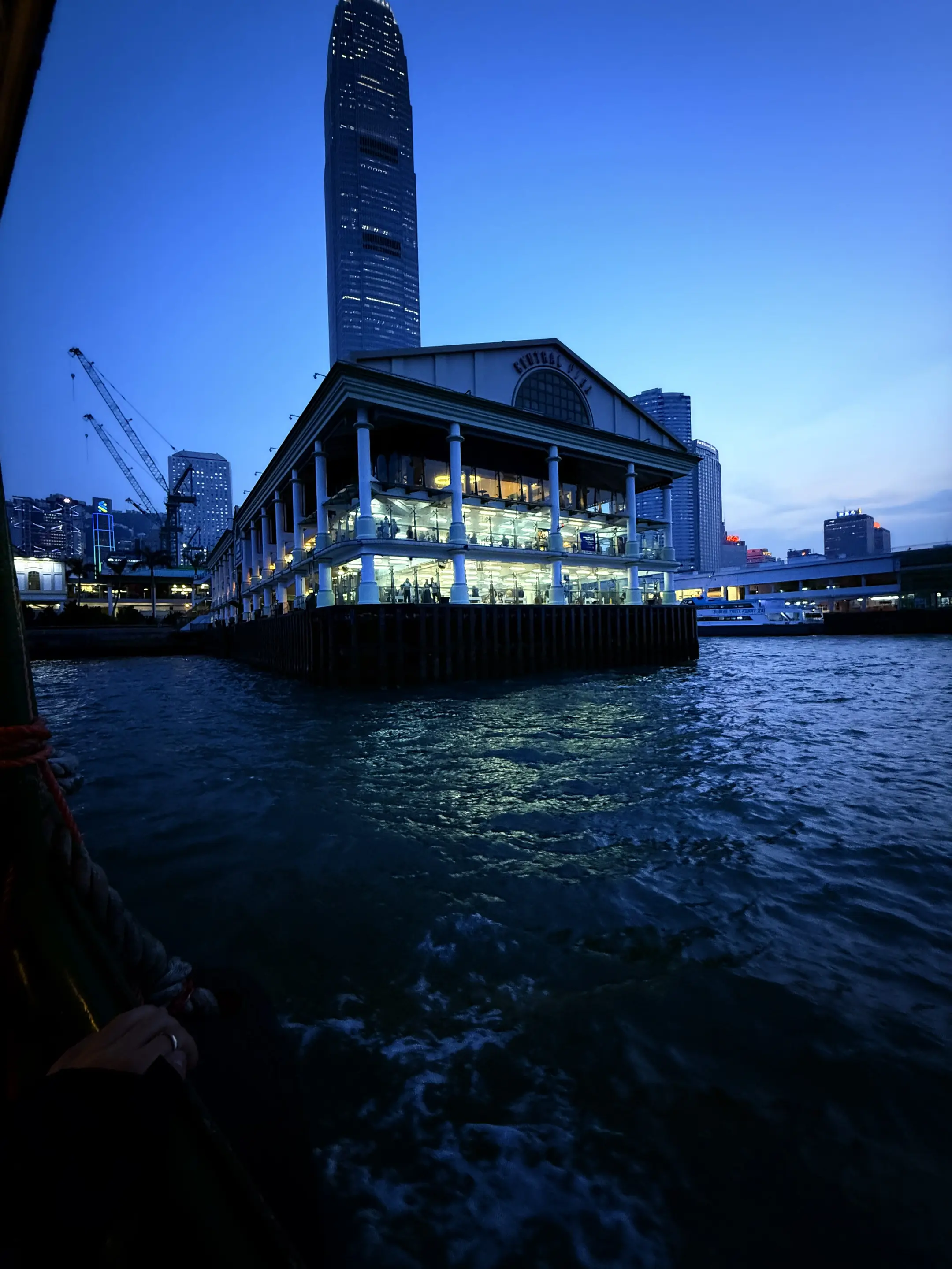 想和你说好多话 你的语气堵的我哑口无言