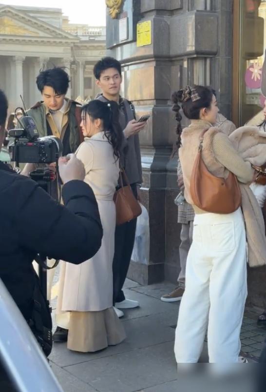 金莎孙丞潇还没领证，就上了《妻子的旅行》？
 
差19岁，刚在冰岛订了婚，红本本