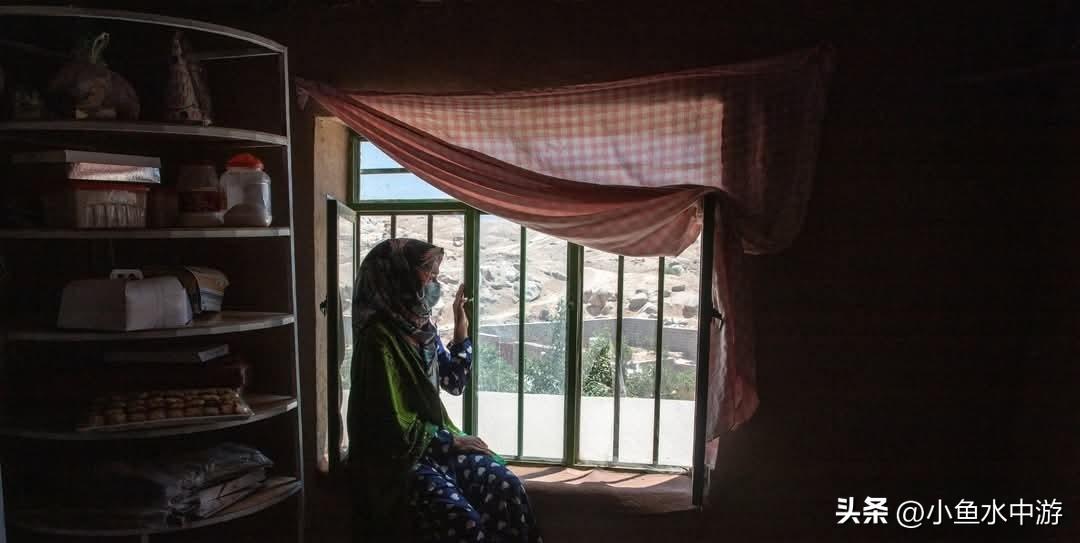 2021年重新掌权后，塔利班通过一系列禁令重塑阿富汗的社会秩序。如今，一部近60