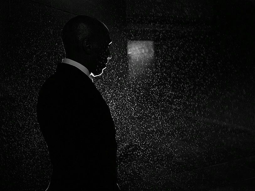 少了色彩干扰 光影和情绪反而更直击人心｜Rupert Vandervell ​​