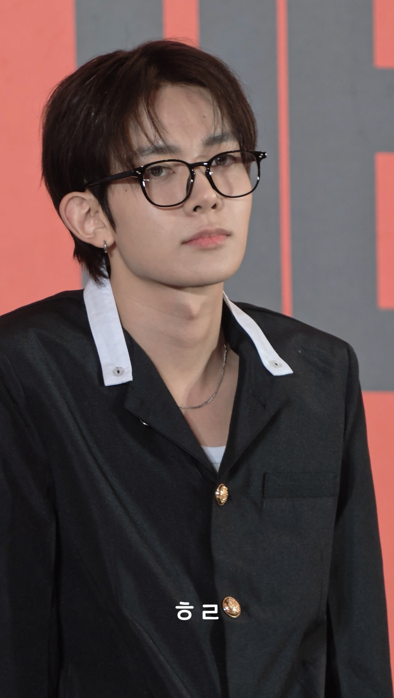李羲承[超话]  260909 今天的脸完全是史诗级别的🫣 ​​​