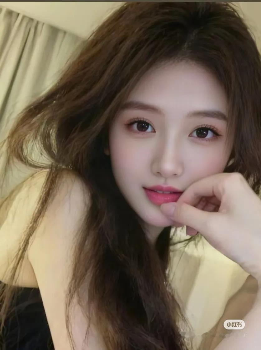 甜美少女，温柔微笑，自然妆容，清新可爱街拍 高清美女