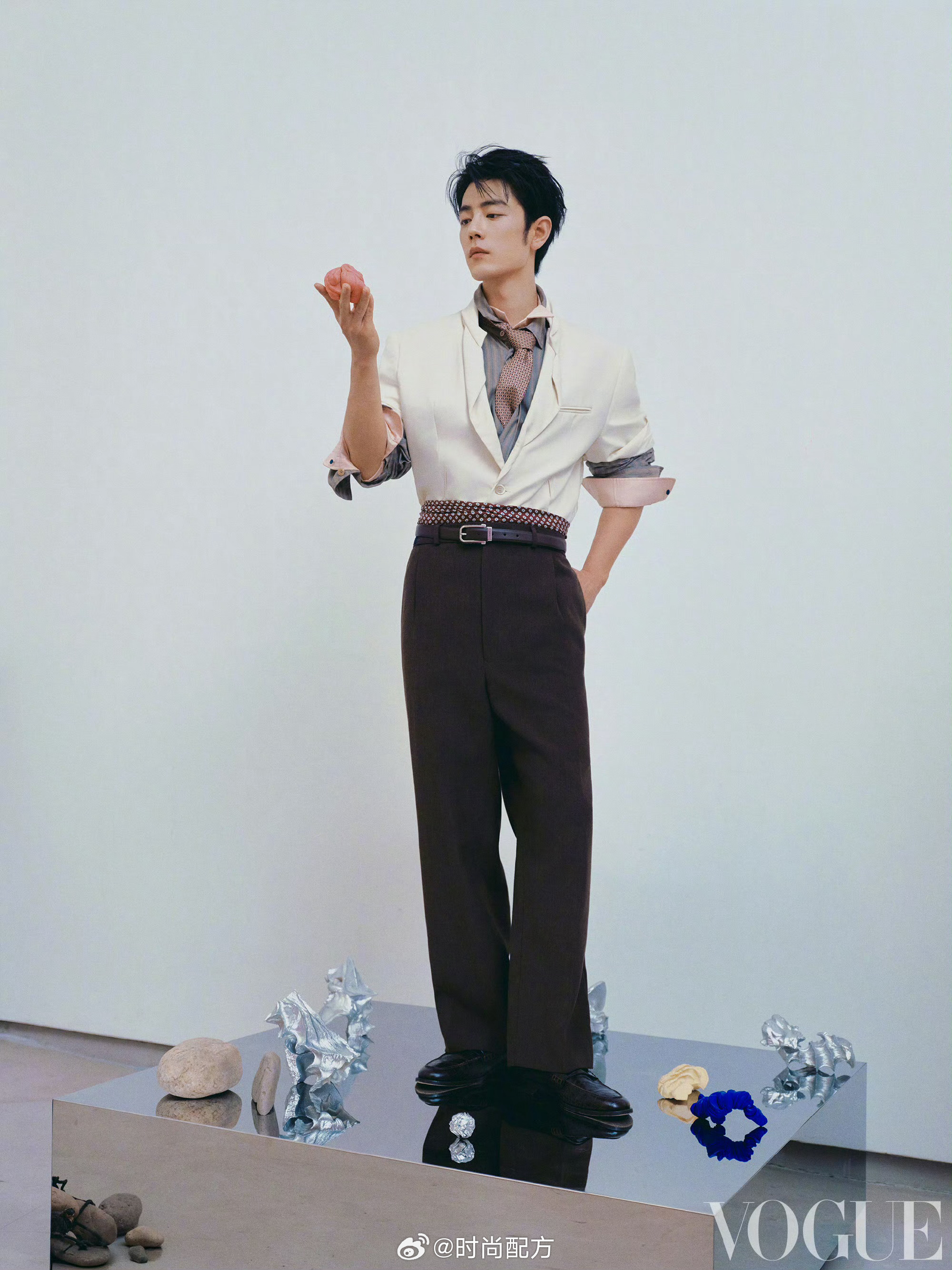 vogue创刊主编点赞刘冲发的肖战Vogue创刊主编张宇特地点赞了现任主编刘冲i