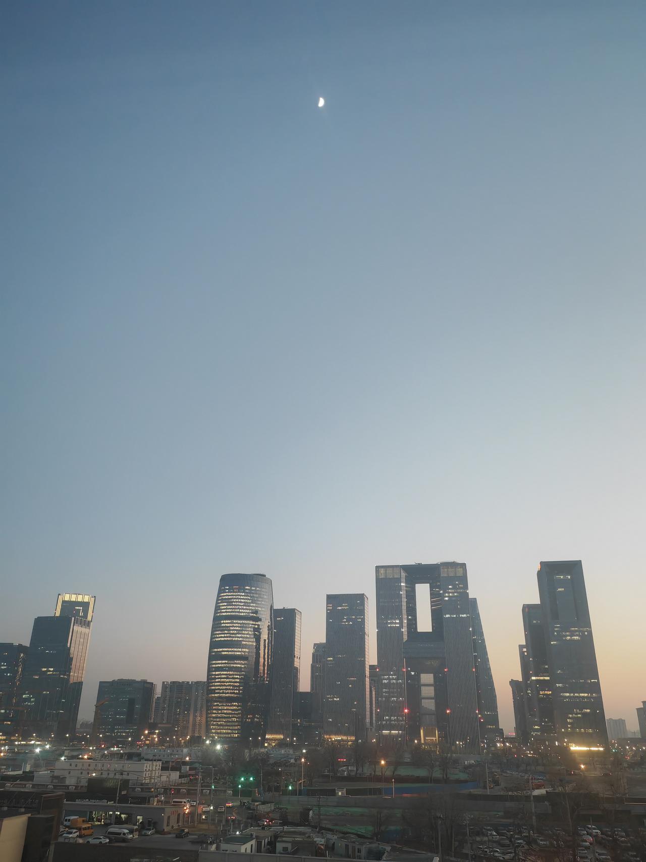 平常平静平淡而有纪念意义的一天，电话问候老父亲和老母亲，他们永远是这个世界上最关